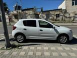 Renault Sandero-11