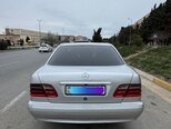 Mercedes E 270-4