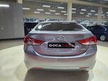 Hyundai Elantra-4
