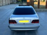 Mercedes E 270-8