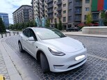 Tesla Model Y-9