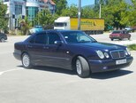 Mercedes E 240-1
