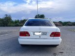 Mercedes E 240-4