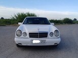 Mercedes E 240-1