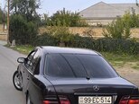 Mercedes E 220-11