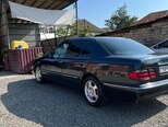 Mercedes E 240-5