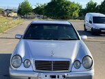 Mercedes E 220-1