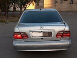Mercedes E 270-6