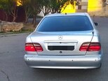 Mercedes E 270-4