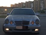 Mercedes E 270-1