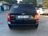 Kia Carens-8