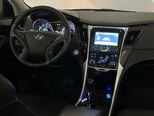 Hyundai Sonata-12
