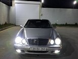 Mercedes E 240-1