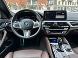 BMW 530e-13