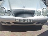 Mercedes E 270-1