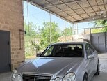 Mercedes E 220-1
