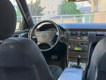 Mercedes E 200-11