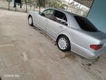 Mercedes E 220-11