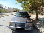 Mercedes 230 TE-1