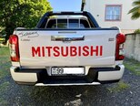 Mitsubishi L200-2
