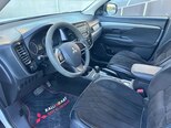 Mitsubishi Outlander-12