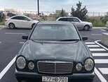 Mercedes E 200-1