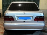 Mercedes E 240-5
