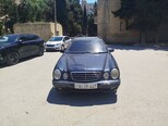 Mercedes E 270-1