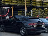 Audi Q8-6