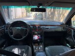Mercedes E 240-11