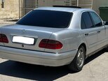 Mercedes E 320-4