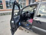 Opel Zafira-12
