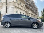 Toyota Prius V-7