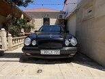 Mercedes E 240-1
