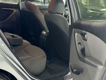 Hyundai Elantra-15