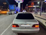 Mercedes E 240-3