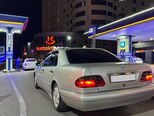 Mercedes E 240-4
