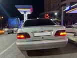 Mercedes E 240-5