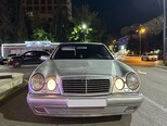 Mercedes E 240-1