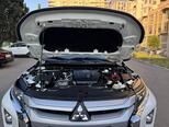 Mitsubishi L200-10