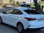 Hyundai Accent-12