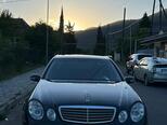 Mercedes E 240-1