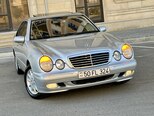 Mercedes E 240-1