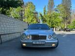 Mercedes E 240-1