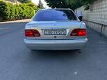 Mercedes E 240-5