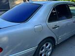 Mercedes E 240-4