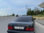 Mercedes E 230-8