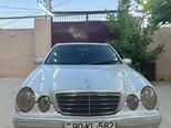 Mercedes E 220-1