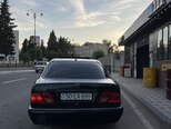 Mercedes E 240-4