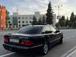 Mercedes E 240-11